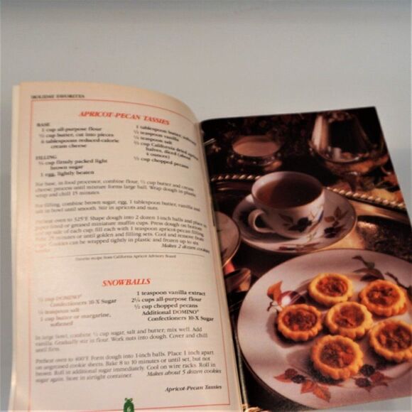 Christmas Cookies 1991 Favorite Brand Names Recipes Paperback - Picture 4 of 8